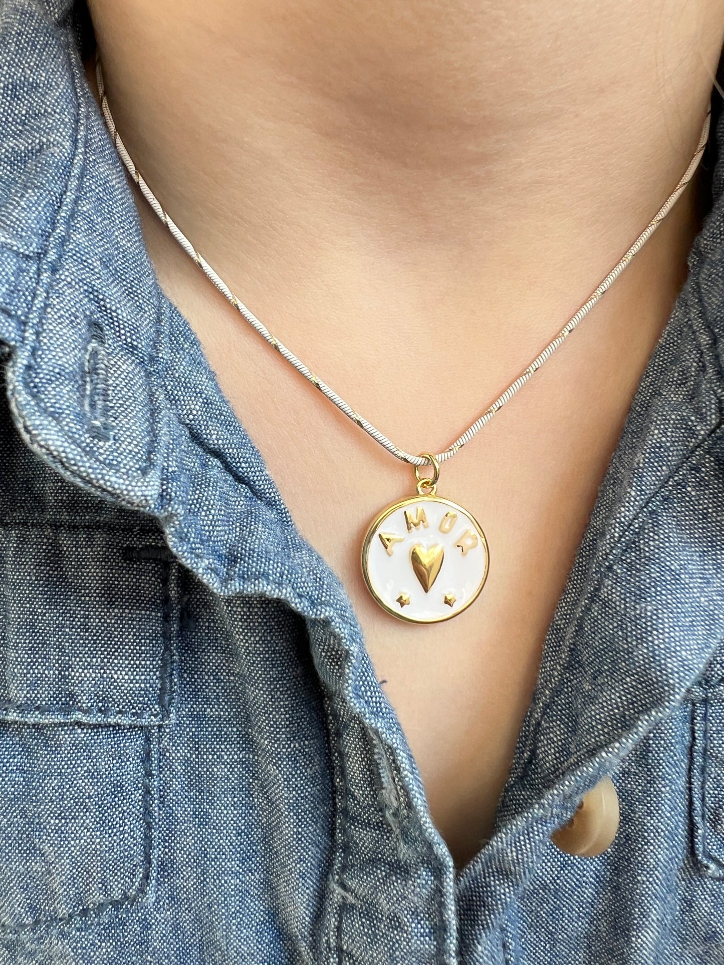 AMOR CHARM NECKLACE 16" striped gold/white chain
